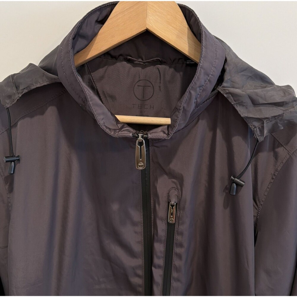 Tech by Tumi Mens M Dark Gray Packable Jacket Hood Windbreaker Rain Spring Light